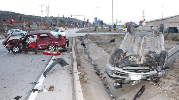 Burdur'da 2 otomobil çarpıştı: 1 yaralı