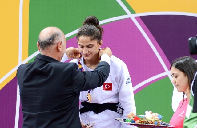 EYOF 2019'da milli judocu Özlem Yıldız altın madalya aldı